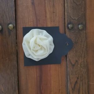 New cream shimmer flower hair accessorie.